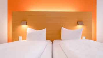 Standard Twin Room | In-room safe, desk, laptop workspace, soundproofing