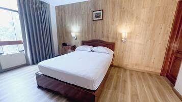 Basic Single Room, 1 Double Bed | Laptop workspace, blackout curtains, iron/ironing board (on request)