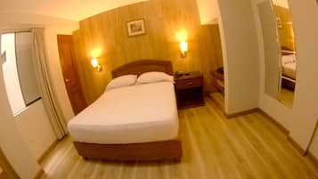 Laptop workspace, blackout drapes, iron/ironing board, free WiFi