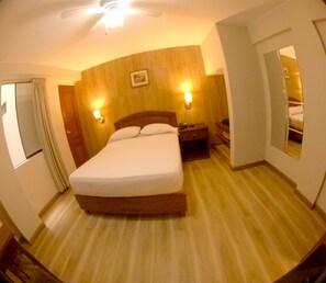 Basic Single Room, 1 Double Bed | Laptop workspace, blackout drapes, iron/ironing board, free WiFi - Asturias Inn (Lima)