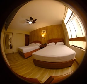 Laptop workspace, blackout curtains, iron/ironing board, free WiFi - Asturias Inn (Lima)