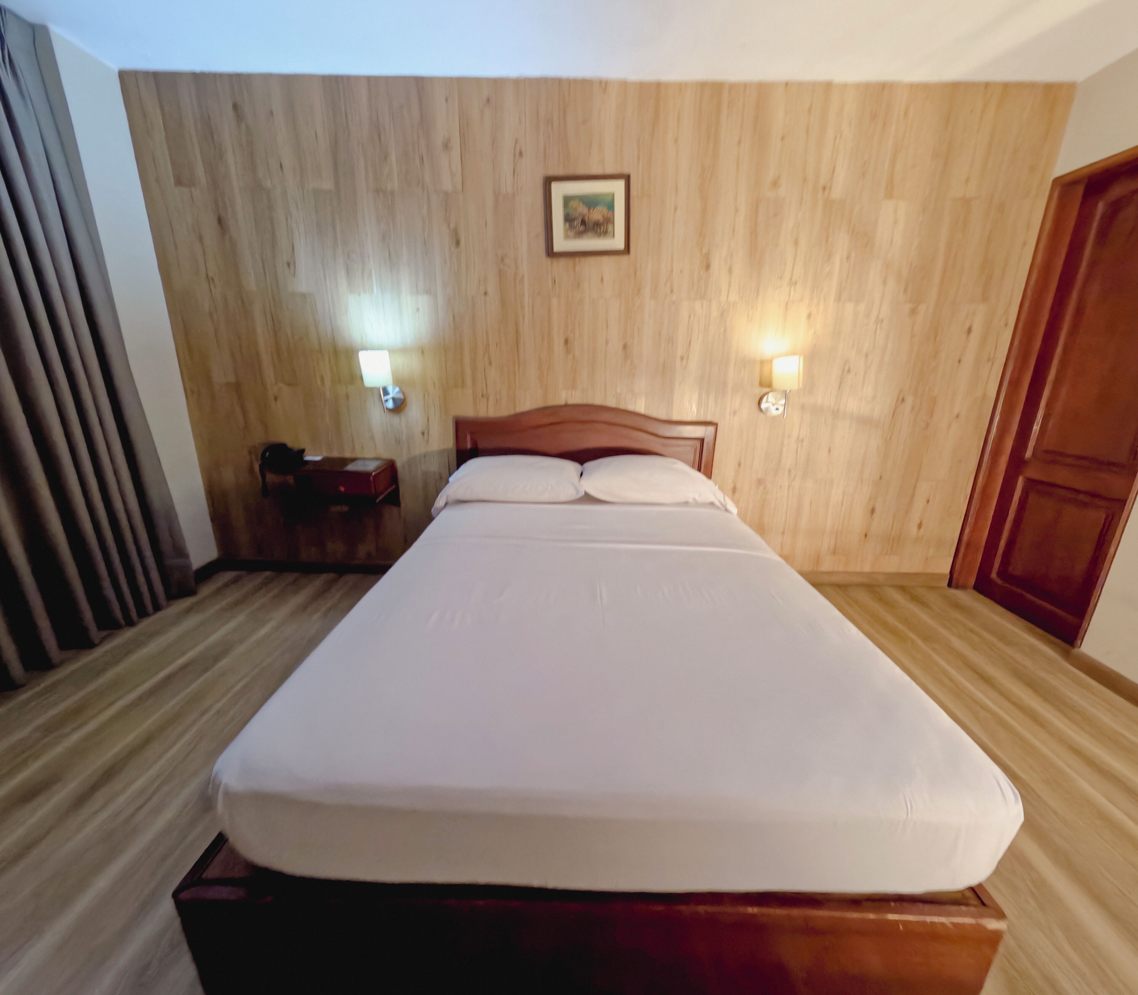 Laptop workspace, blackout curtains, iron/ironing board, free WiFi