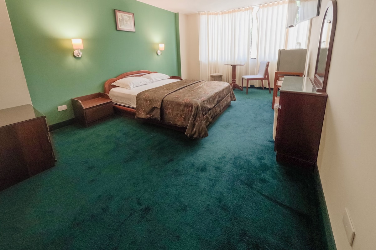 Executive-Zimmer | Bügeleisen/Bügelbrett, kostenloses WLAN, Bettwäsche