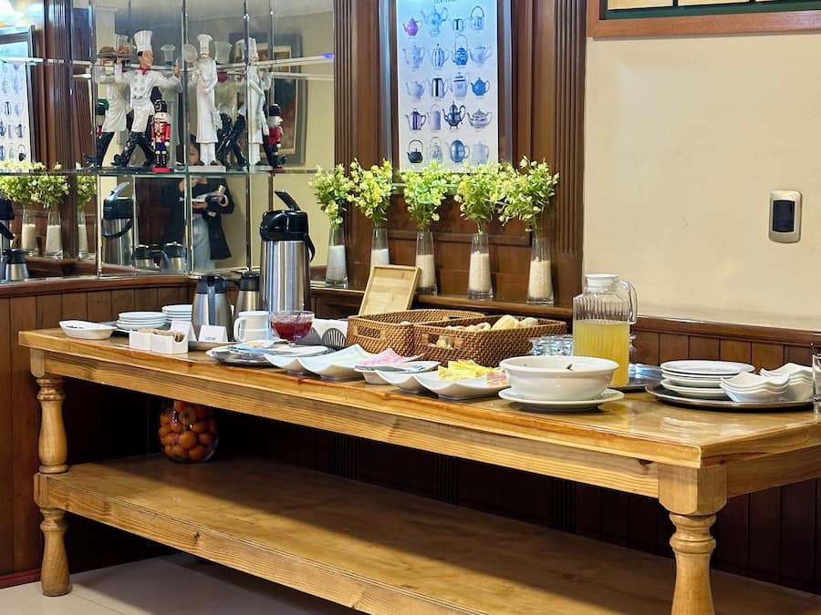 Daily continental breakfast (PEN 5 per person)