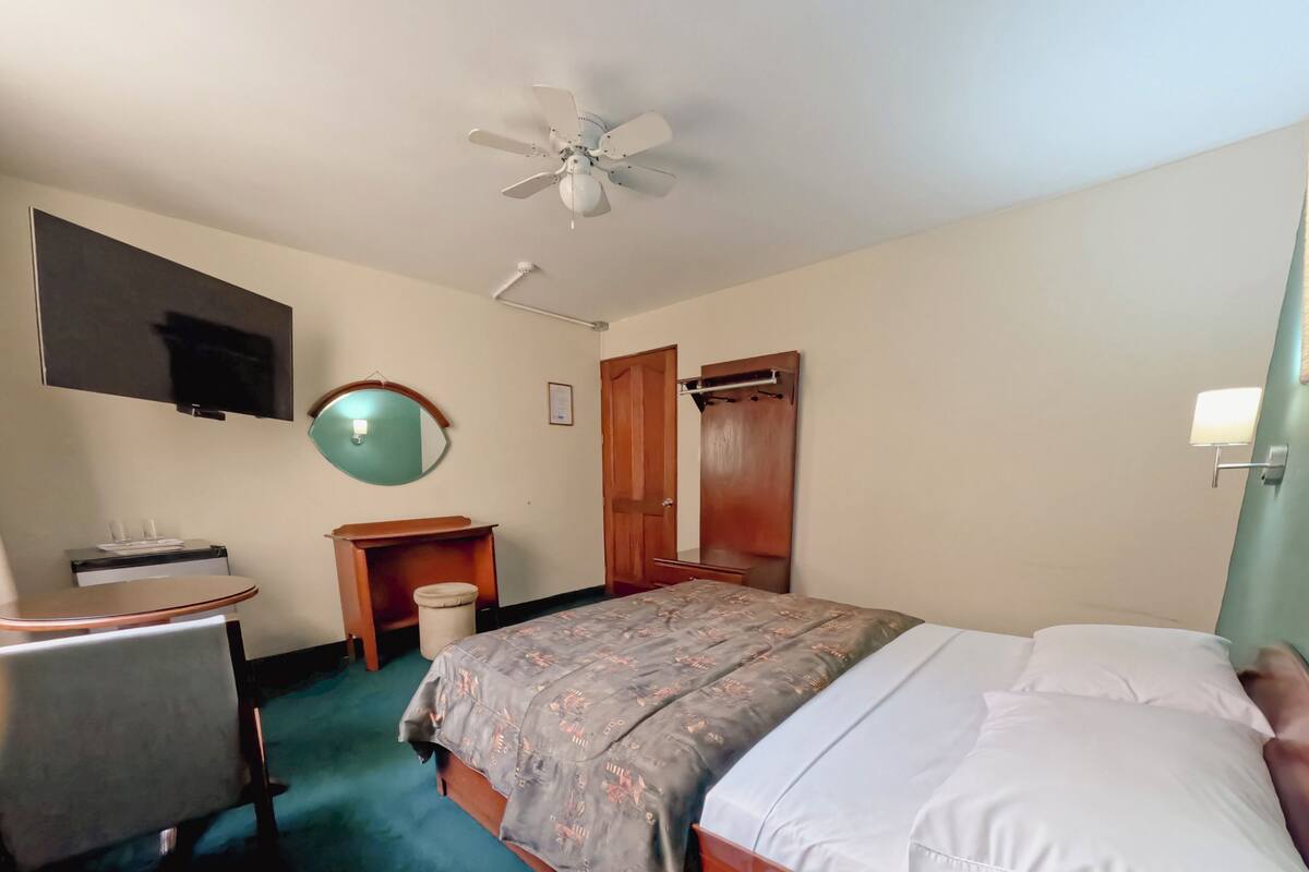 Standard Room | Iron/ironing board (on request), WiFi (free), bed sheets