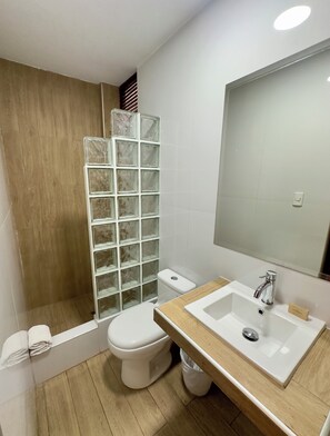 Classic Single Room | Bathroom | Hair dryer, towels - Hotel La Molina (La Molina)