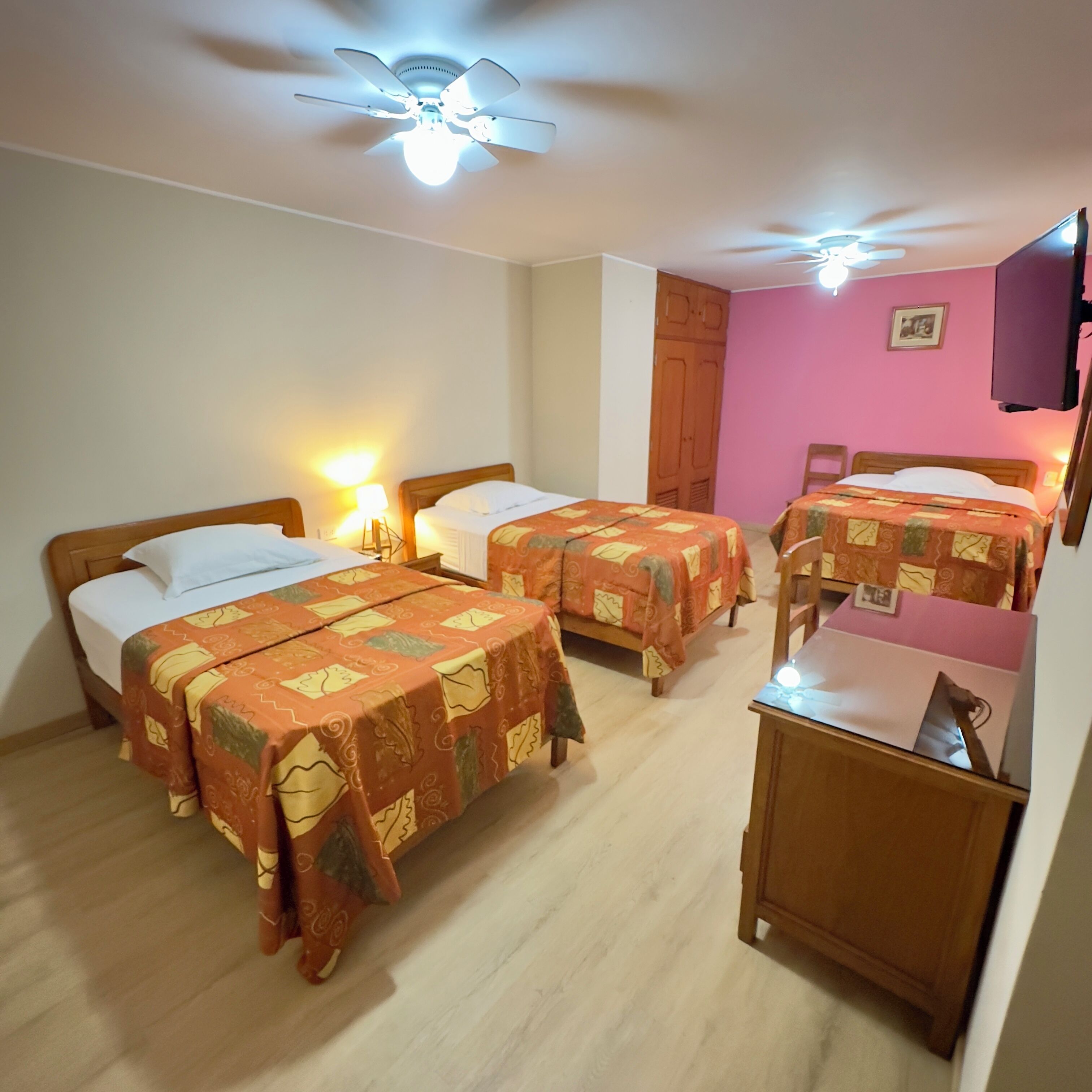 Triple Room | Iron/ironing board, free WiFi, bed sheets