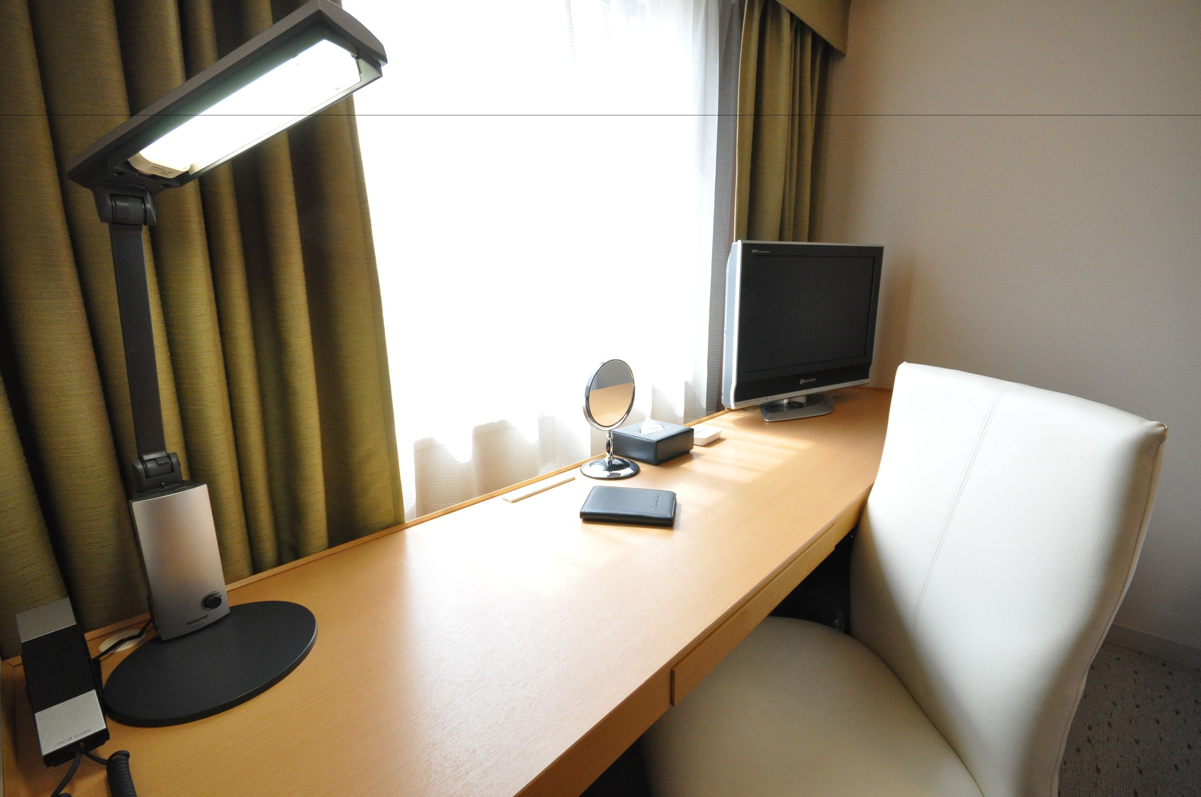 desk, free wifi, bed sheets, wheelchair access