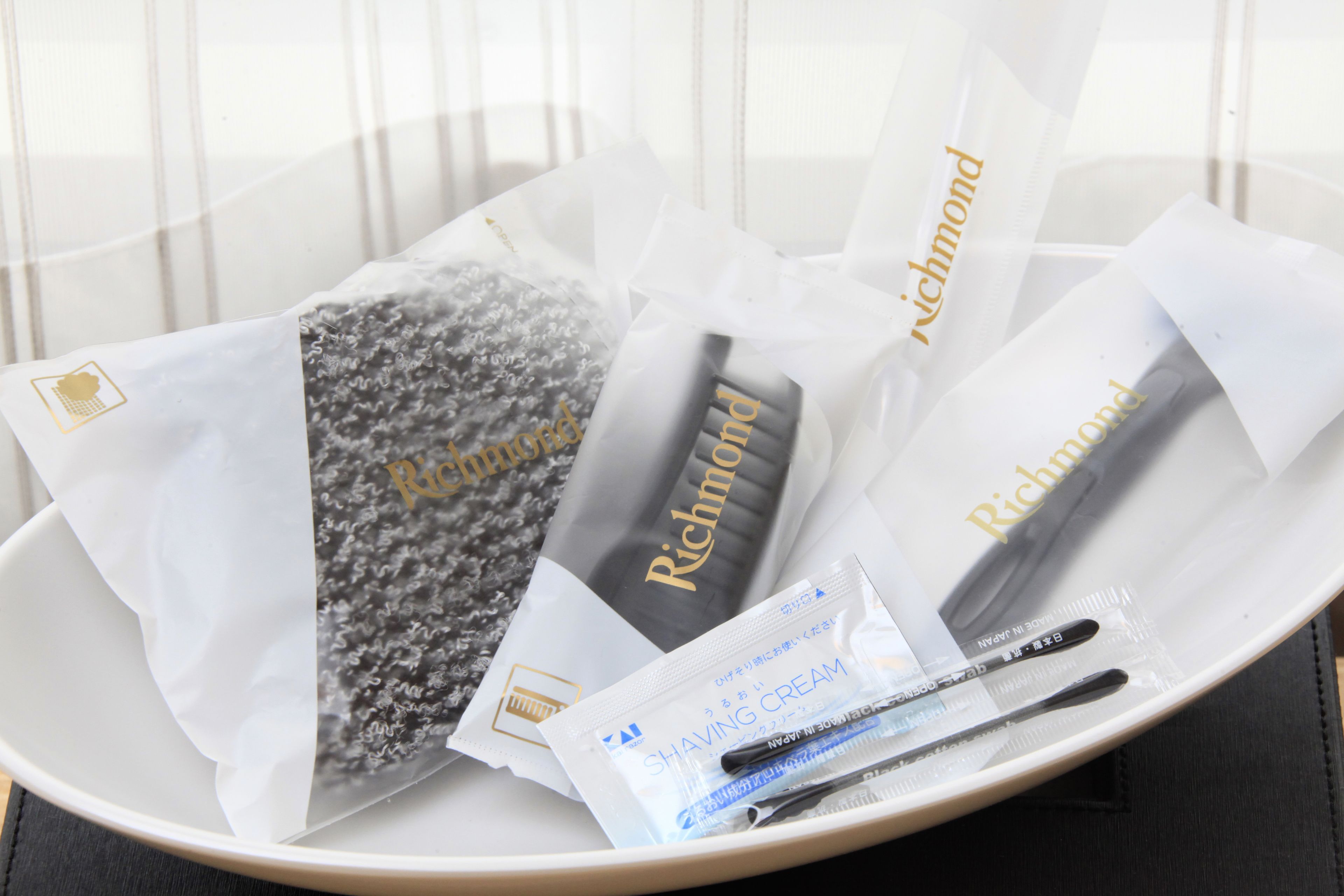 combined shower/bathtub, free toiletries, hair dryer, slippers