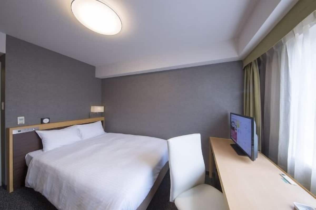 Desk, free WiFi, bed sheets, wheelchair access