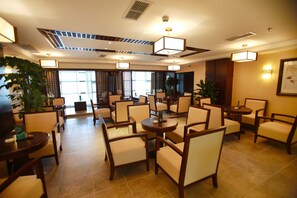 Breakfast, lunch and dinner served - JAHO Forstar Hotel Wenshuyuan Branch (Chengdu)