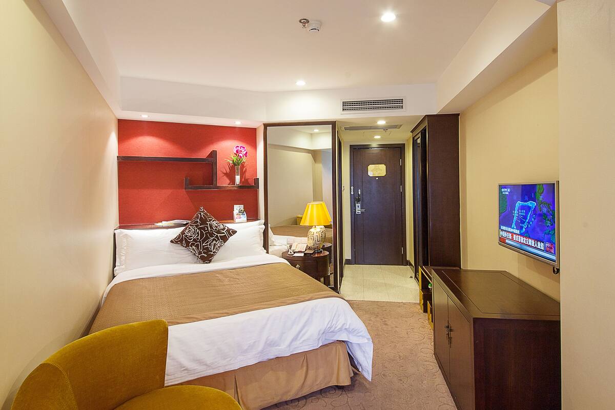 Habitación Business | Ropa de cama de alta calidad, minibar, escritorio y cortinas opacas