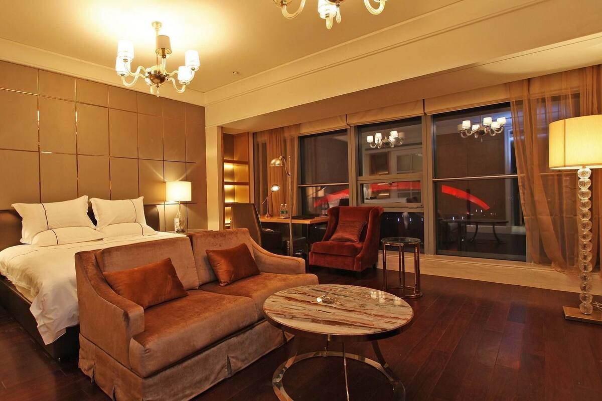 Business Double Room(Mainland China Guest Only) | In-room safe, desk, blackout curtains, free WiFi