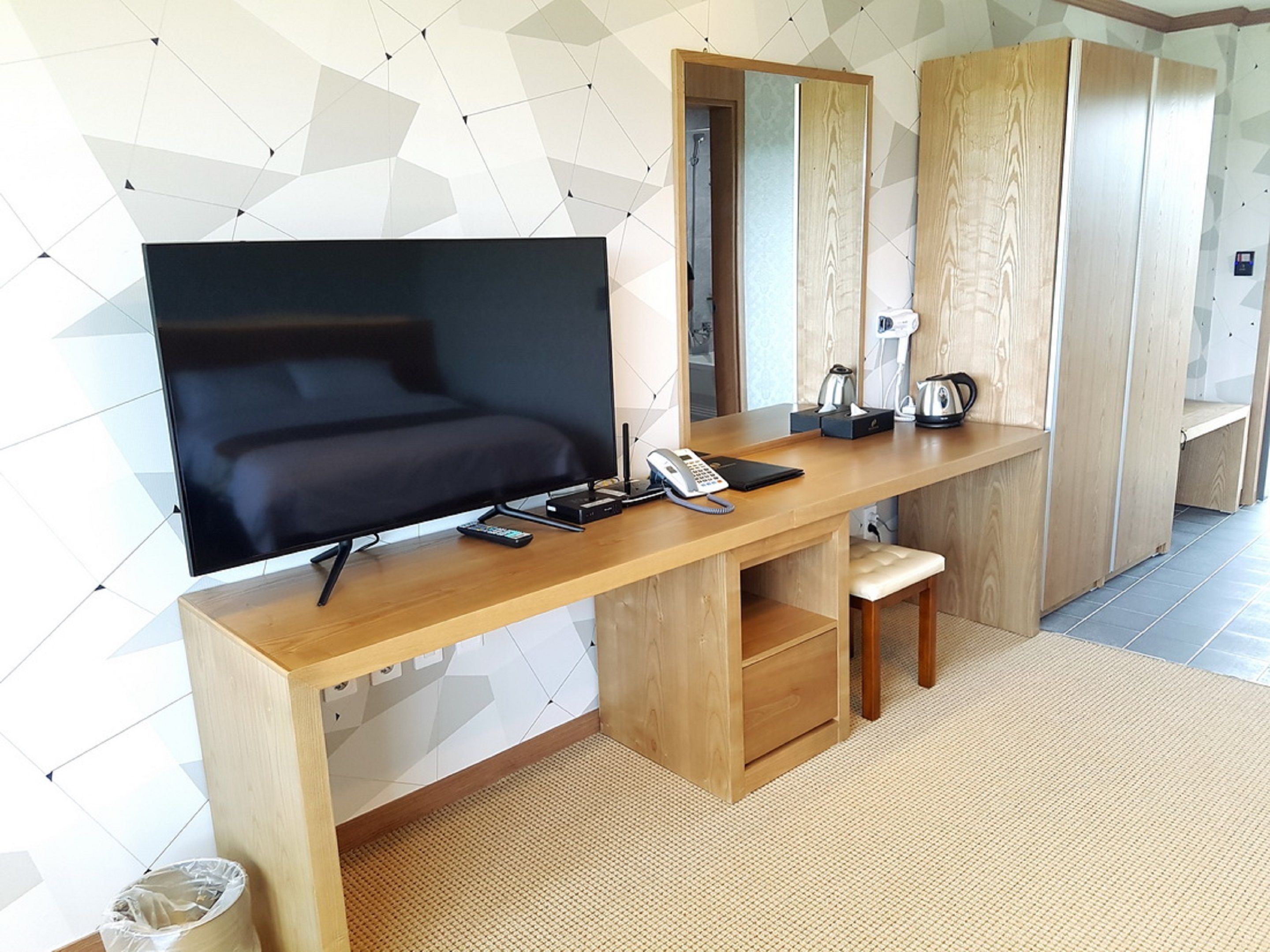 Hochwertige Bettwaren, Daunenbettdecken, Pillowtop-Betten, Schreibtisch