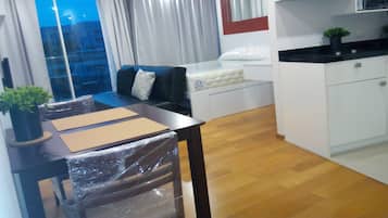 Studio | In-room dining