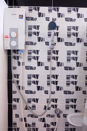 Ducha, artículos de tocador gratuitos, toallas