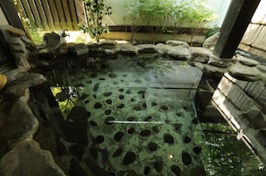 Kolam semula jadi
