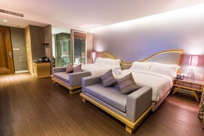 Minibar, Zimmersafe, Verdunkelungsvorhänge, Zustellbetten