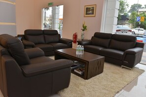 Lobby sitting area - Your Hotel Klang by D'concept (Klang)