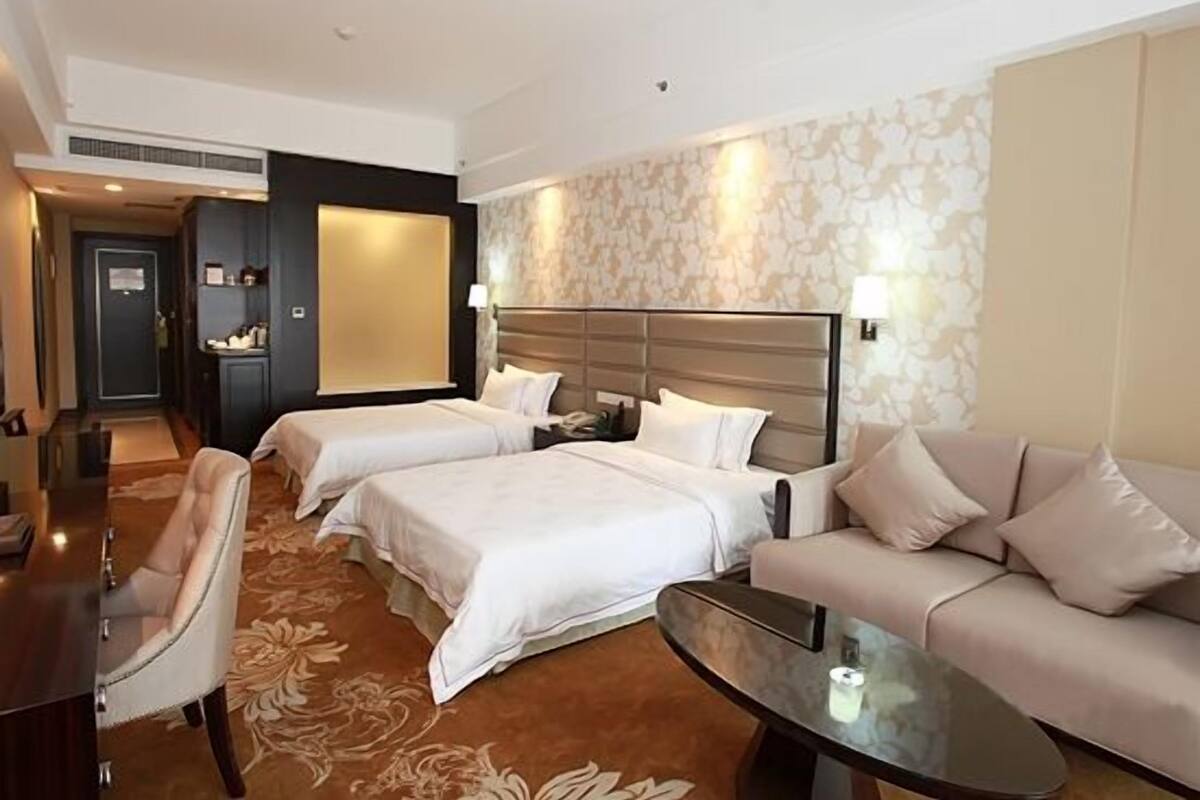 Superior Twin Room | Minibar, desk, blackout drapes, rollaway beds (surcharge)