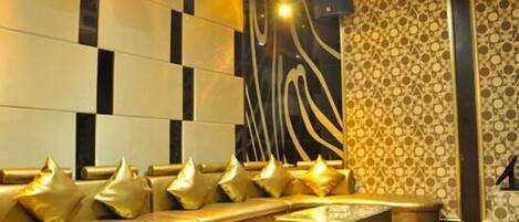 غرفة كاريوكي