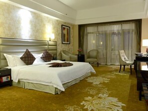 Business Room, 1 King Bed | Minibar, desk, blackout drapes, rollaway beds - Country Garden Phoenix Hotel Ningxiang (Changsha)