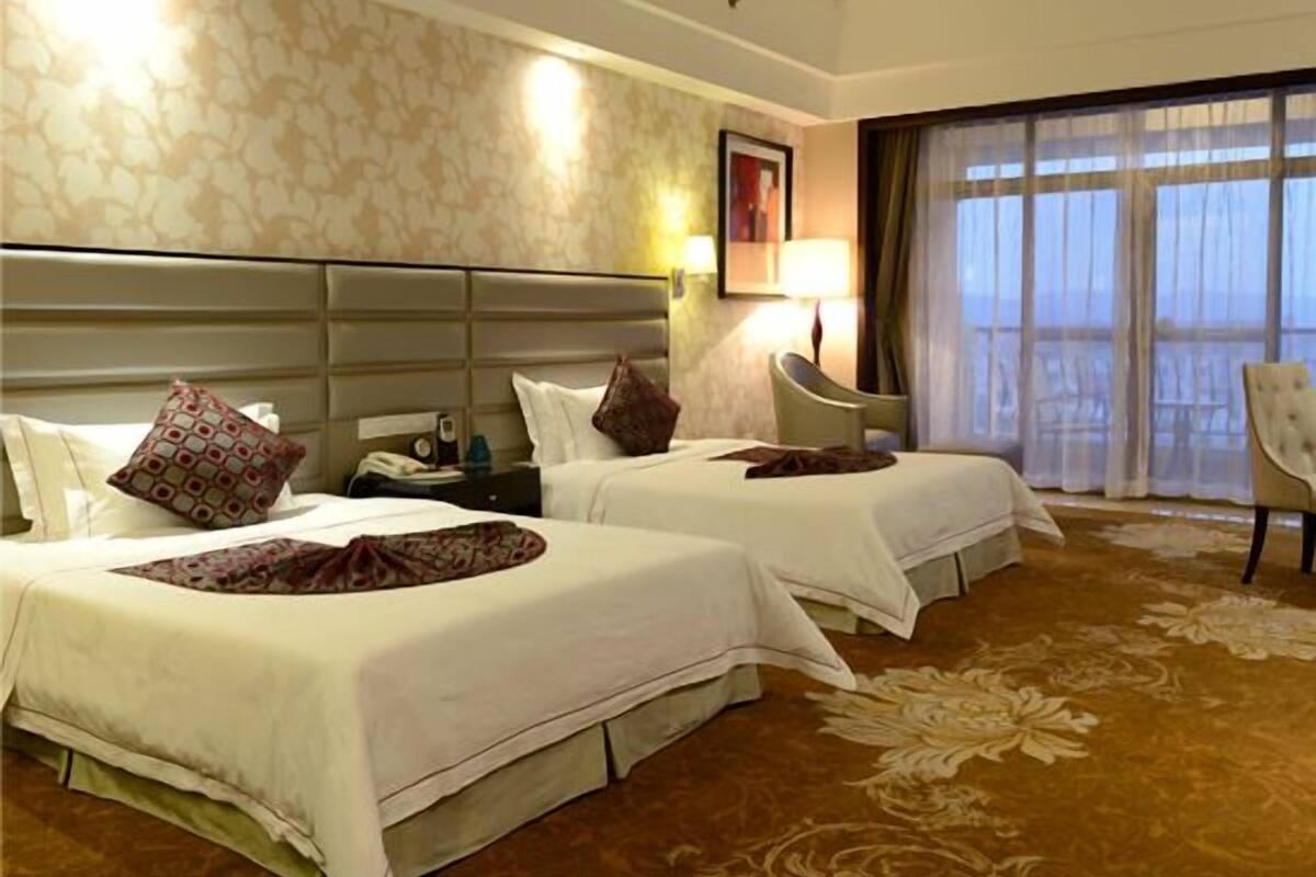Business Twin Room | Minibar, desk, blackout drapes, rollaway beds (surcharge)