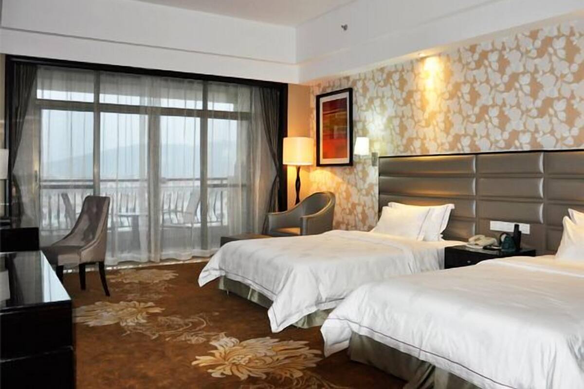 Deluxe Twin Room | Minibar, desk, blackout drapes, rollaway beds (surcharge)