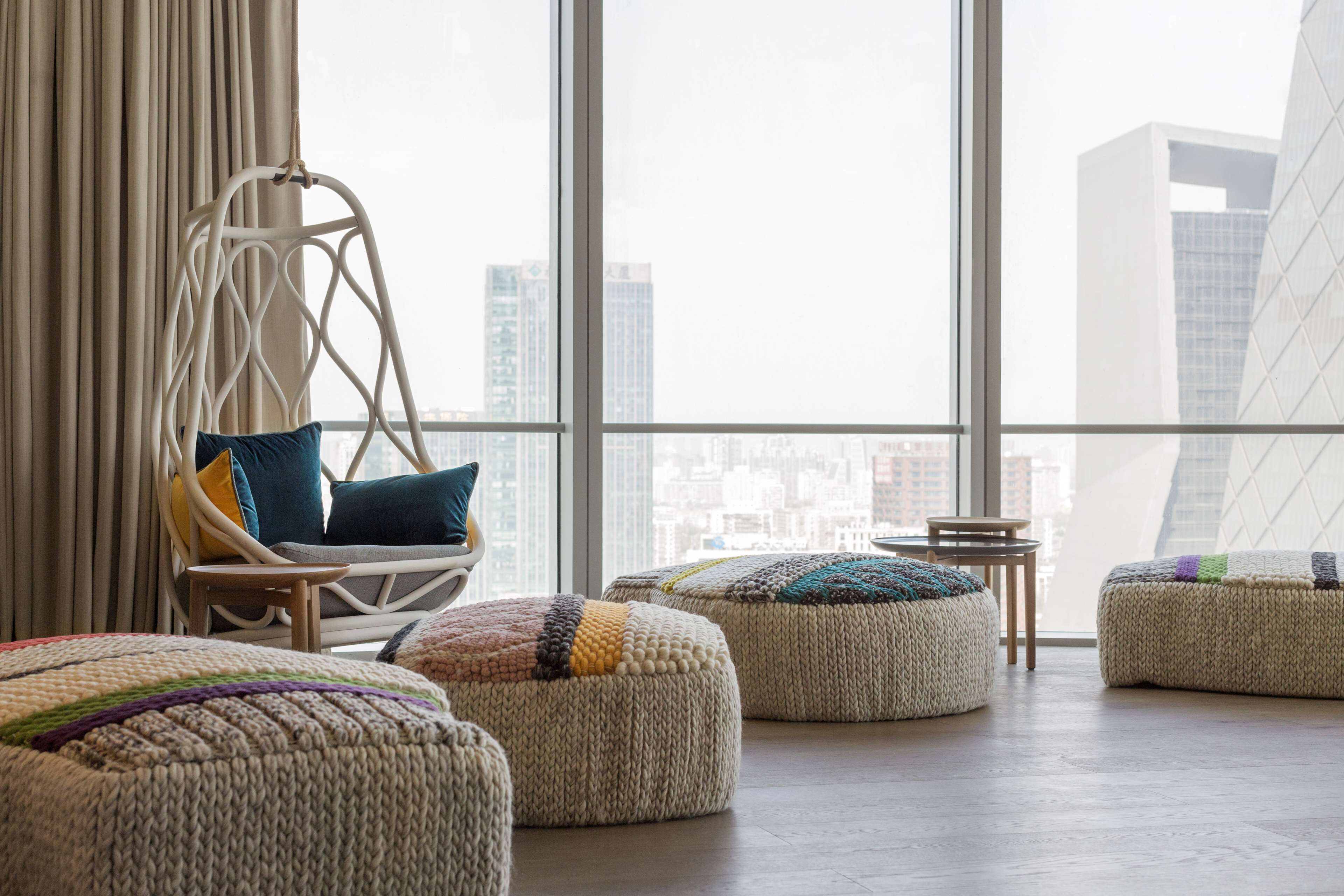 羽绒被、客房内保险箱、特色装修、办公桌