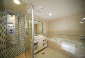 Standard Triple Room | Bathroom | Separate bathtub and shower, deep-soaking bathtub, free toiletries - Noble Hotel (Kaohsiung)