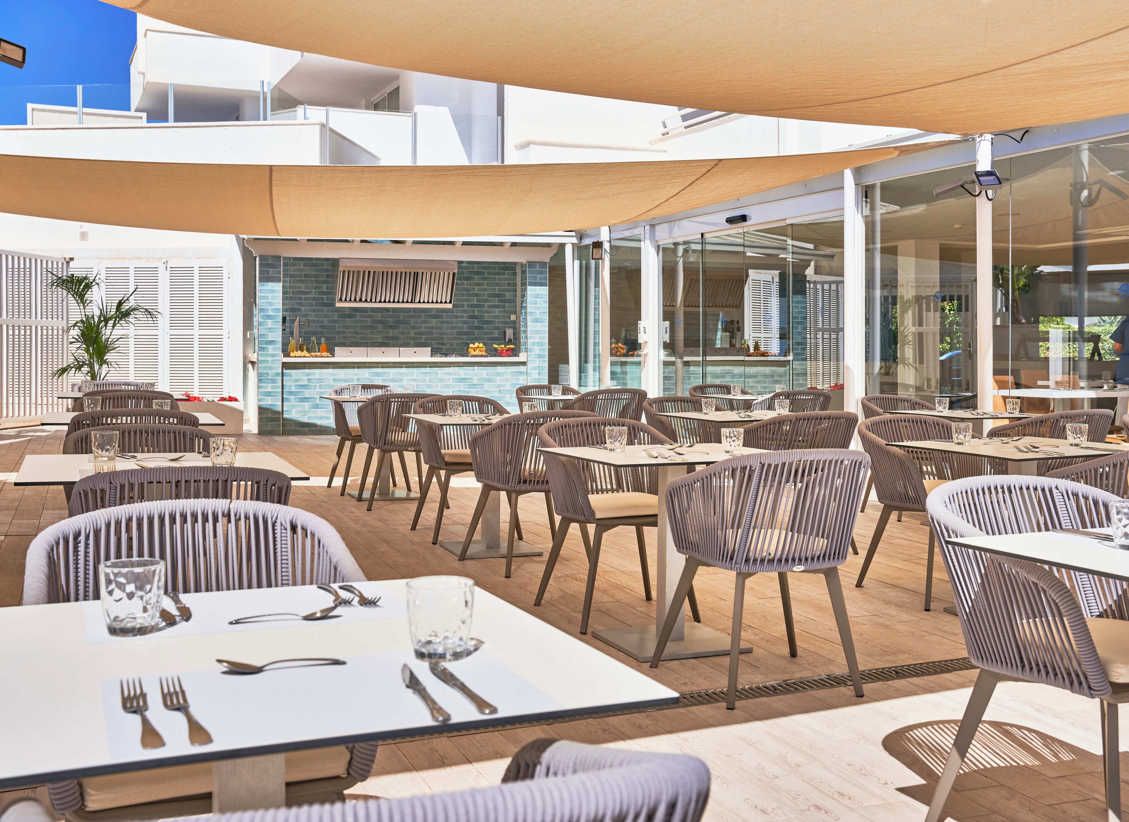 Serveert ontbijt en diner