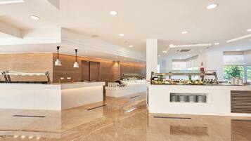 Aperto a colazione e cena