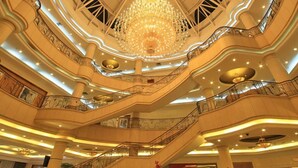 A grand lobby with a central chandelier, multiple floors, and a circular floor pattern. - Country Garden Phoenix Hotel Jingmen (Jingmen)