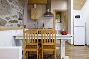 Familieleilighet | Eget kjøkken | Kjøleskap, mikrobølgeovn, kokeplater og kaffetrakter/tekoker