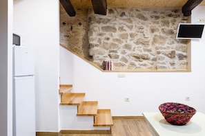 Family Apartment | Private kitchen | Full-sized fridge, microwave, stovetop, coffee/tea maker - Casa do Comediante (San Xoan de Rio)