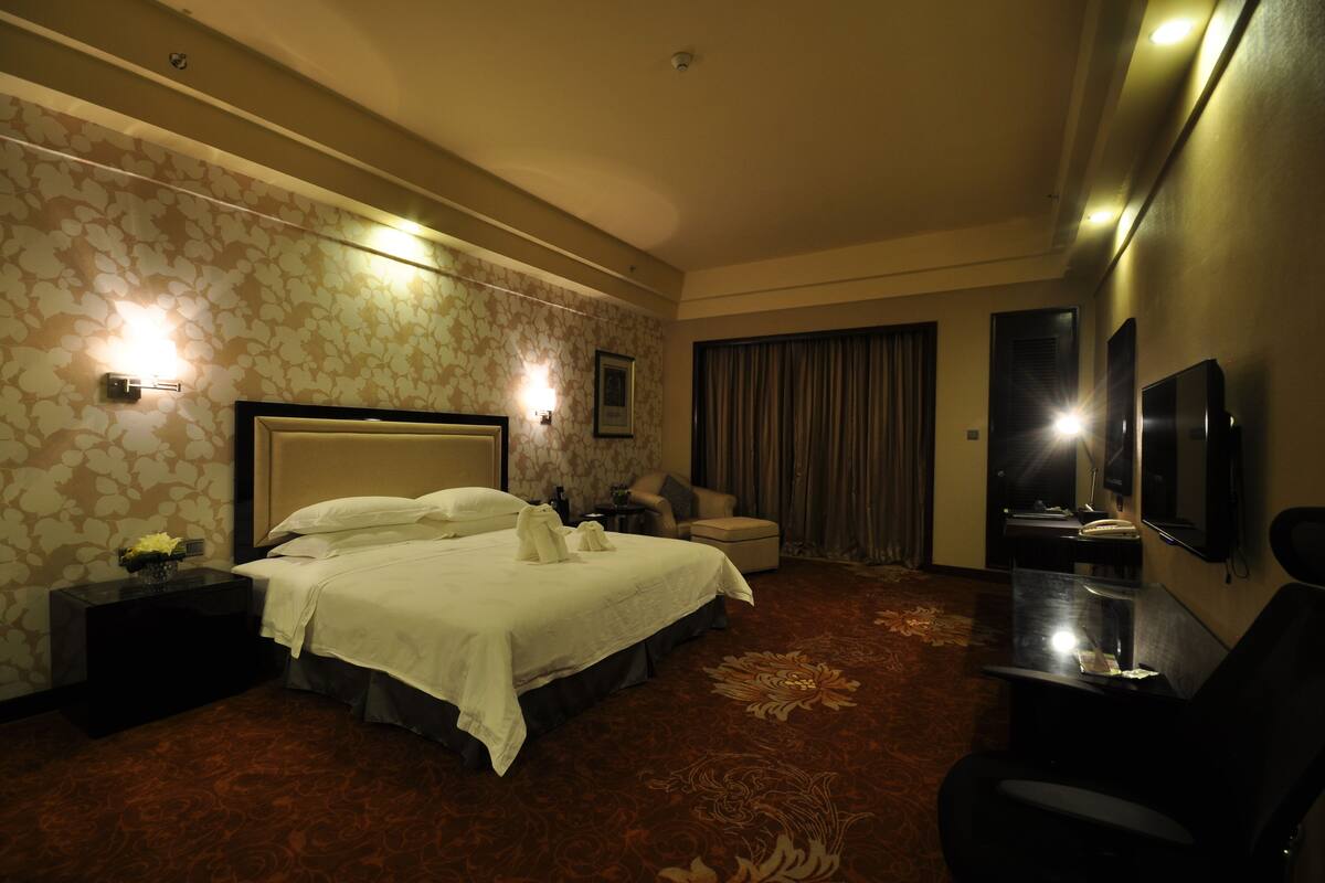 In-room safe, desk, blackout curtains, rollaway beds