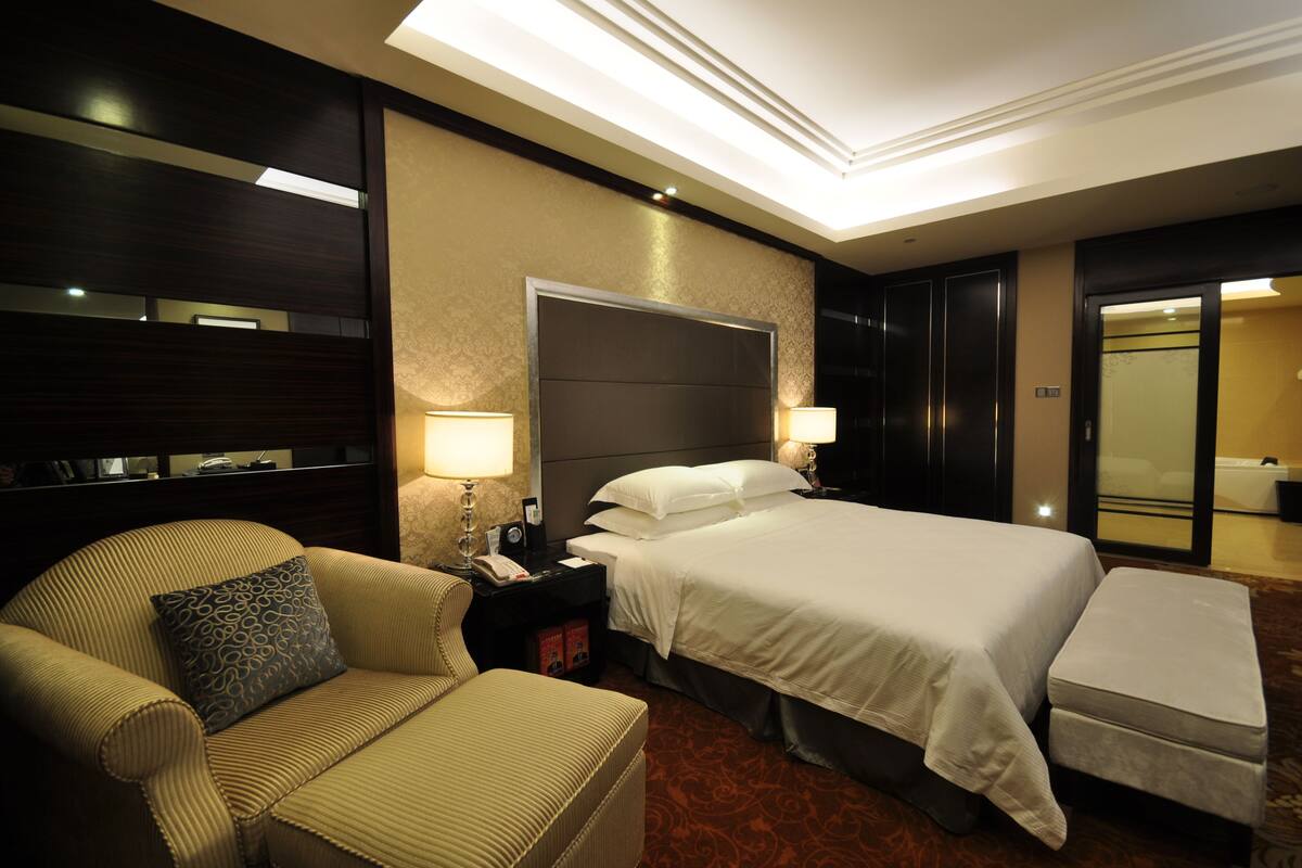 In-room safe, desk, blackout curtains, rollaway beds
