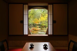 Quarto tradicional, em edifício anexo (Japanese Style, KANSUISOU) | Cofres nos quartos, escrivaninha, Wi-Fi de cortesia