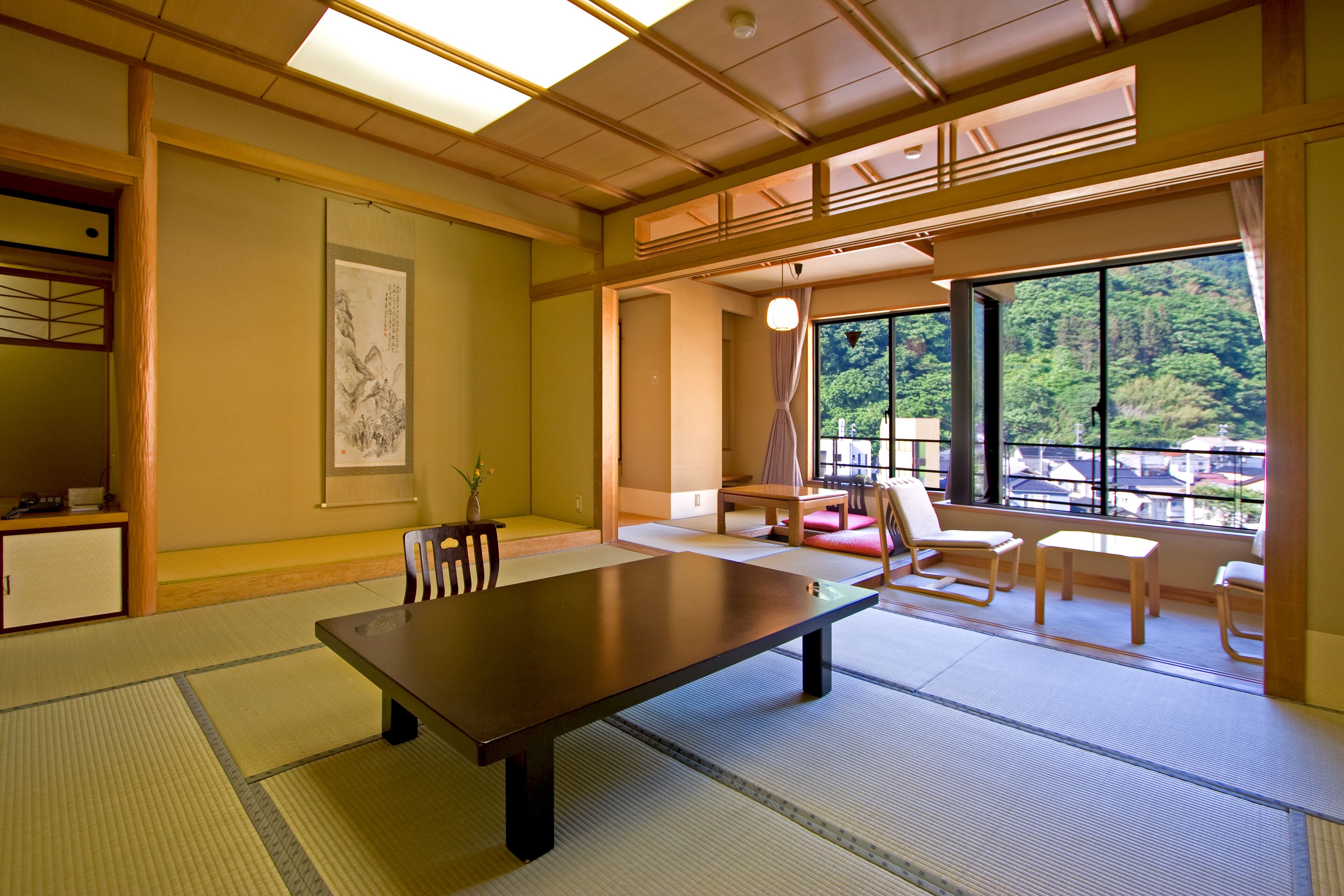 Run of House | In-room safe, desk, free WiFi