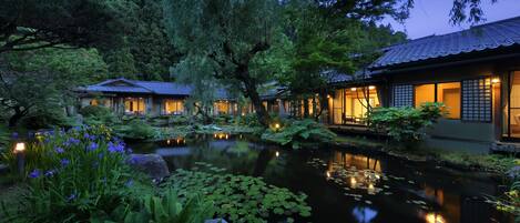 Chambre Tradition, dans les dépendances (Japanese Style, KANSUISOU)