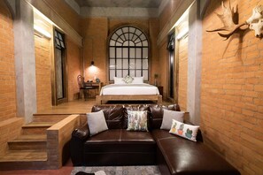 In-room safe, desk, blackout drapes, soundproofing - Viangngam Lanna Villa By Zuzu (Chiang Mai)