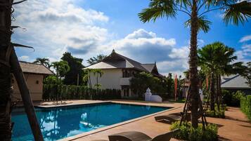 Outdoor pool, pool loungers