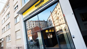 A modern building with a yellow sign reading "Staycity Apartments." - Staycity Aparthotels, Lyon Rue Garibaldi (Lyon)