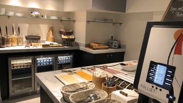 Tägliches Frühstück zum Mitnehmen gegen Gebühr