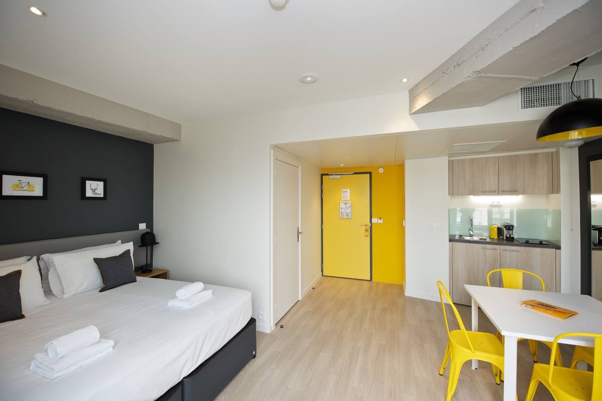 1 Bedroom Apartment for 4 people | Desk, iron/ironing board, WiFi (free), bed sheets