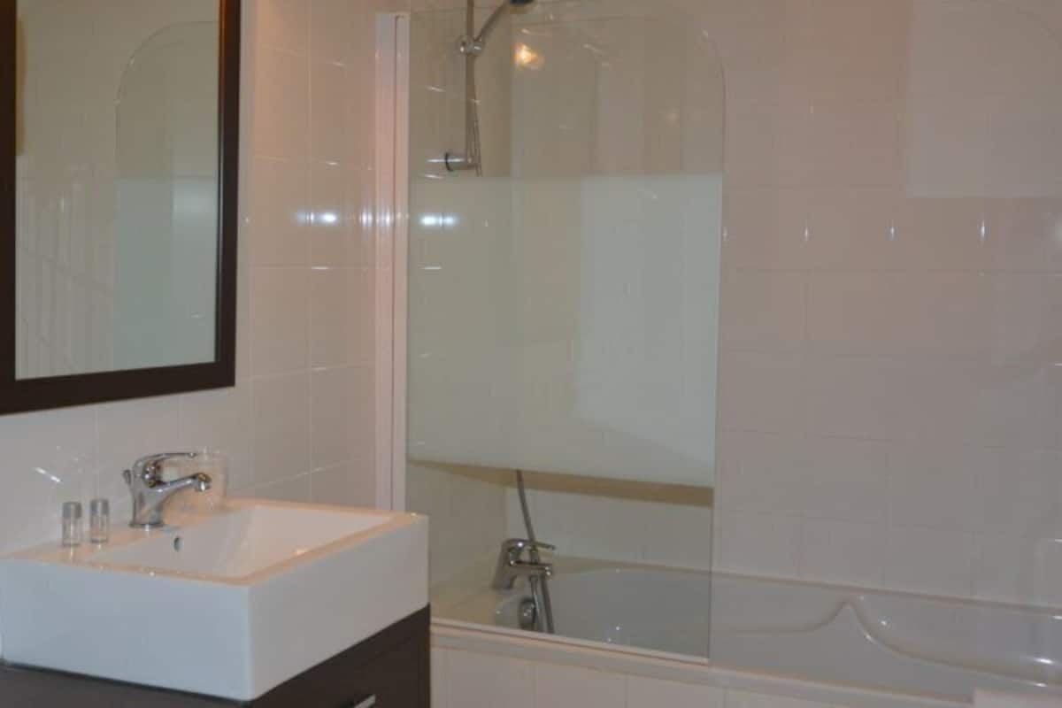 comfort double room | bathroom | hair dryer, towels