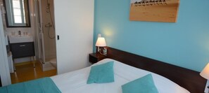 Standard Double Room - Le Lion D'or (Gémozac)