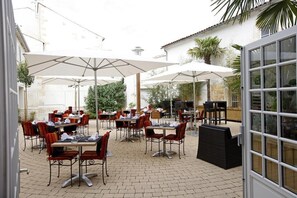 Der serveres morgenmad, frokost og aftensmad