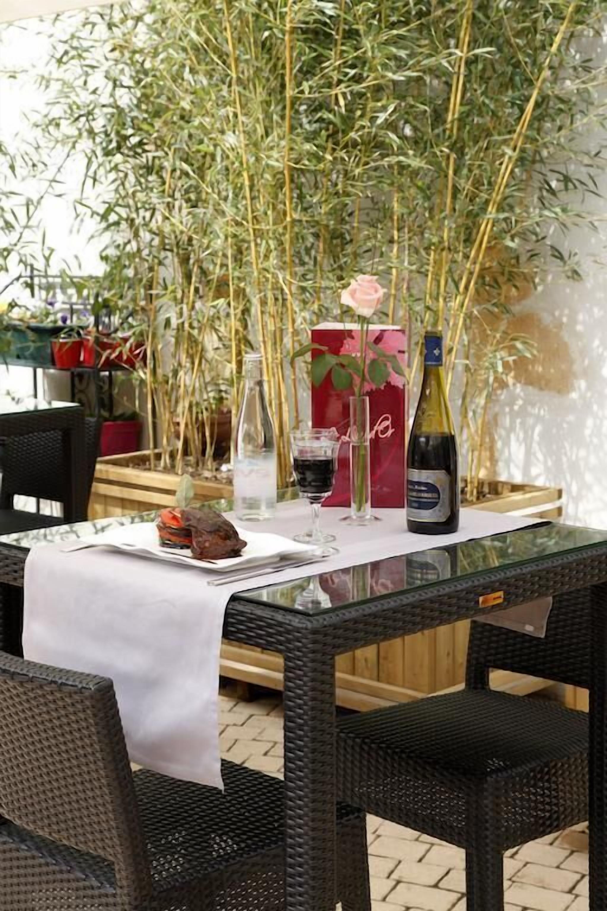 breakfast, lunch and dinner served