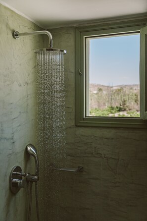 Studio, Garden View | Bathroom | Shower, free toiletries, hair dryer, towels - Ambeli Apartments (Santorini)